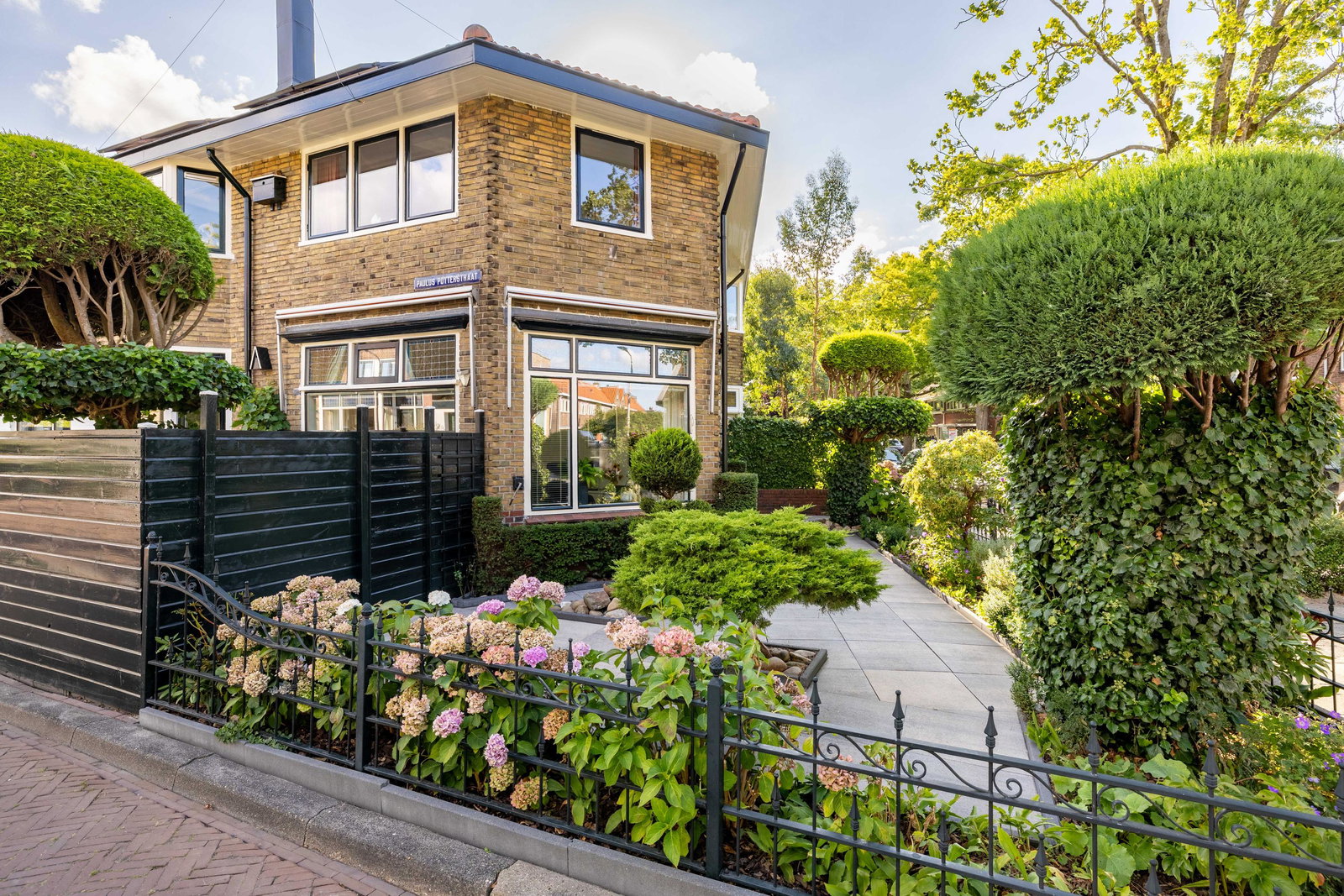 Hoekwoning te koop: Ferdinand Bolstraat 53, Leeuwarden